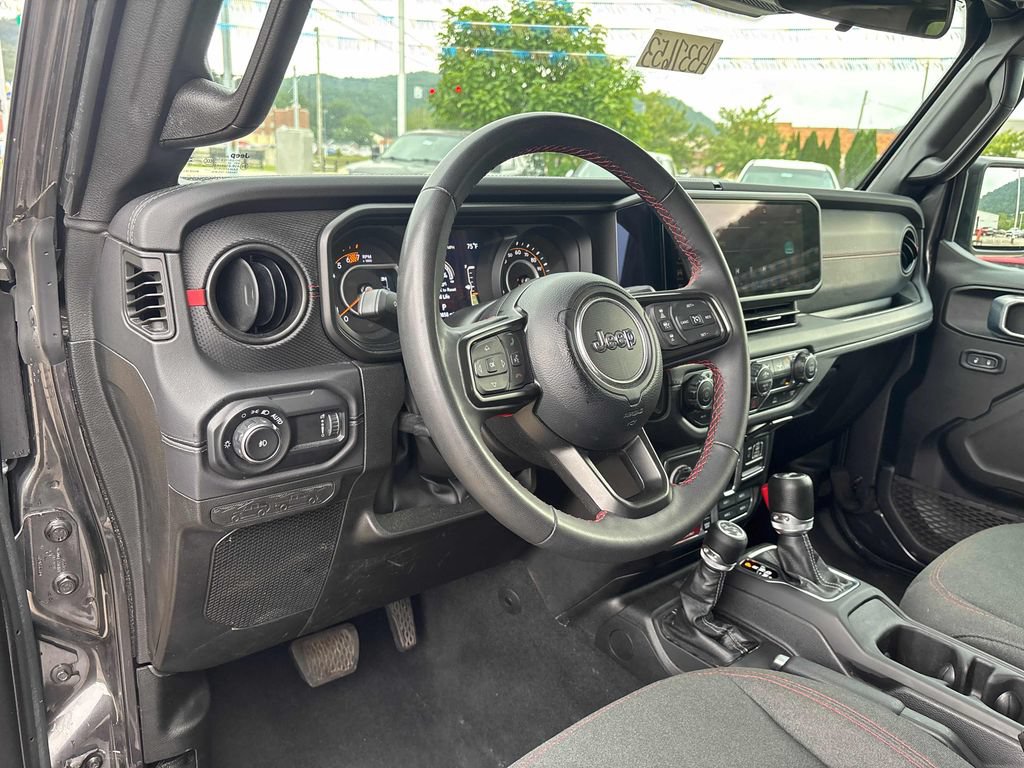 Used 2024 Jeep Wrangler Unlimited Rubicon AWD/4WD image 11