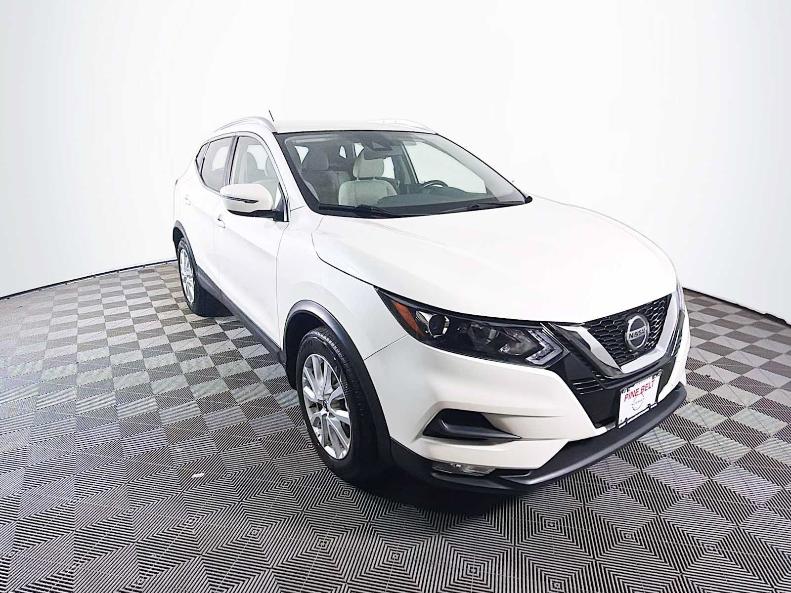 Used 2020 Nissan Rogue Sport SV w/ All-Weather Package AWD/4WD image 3