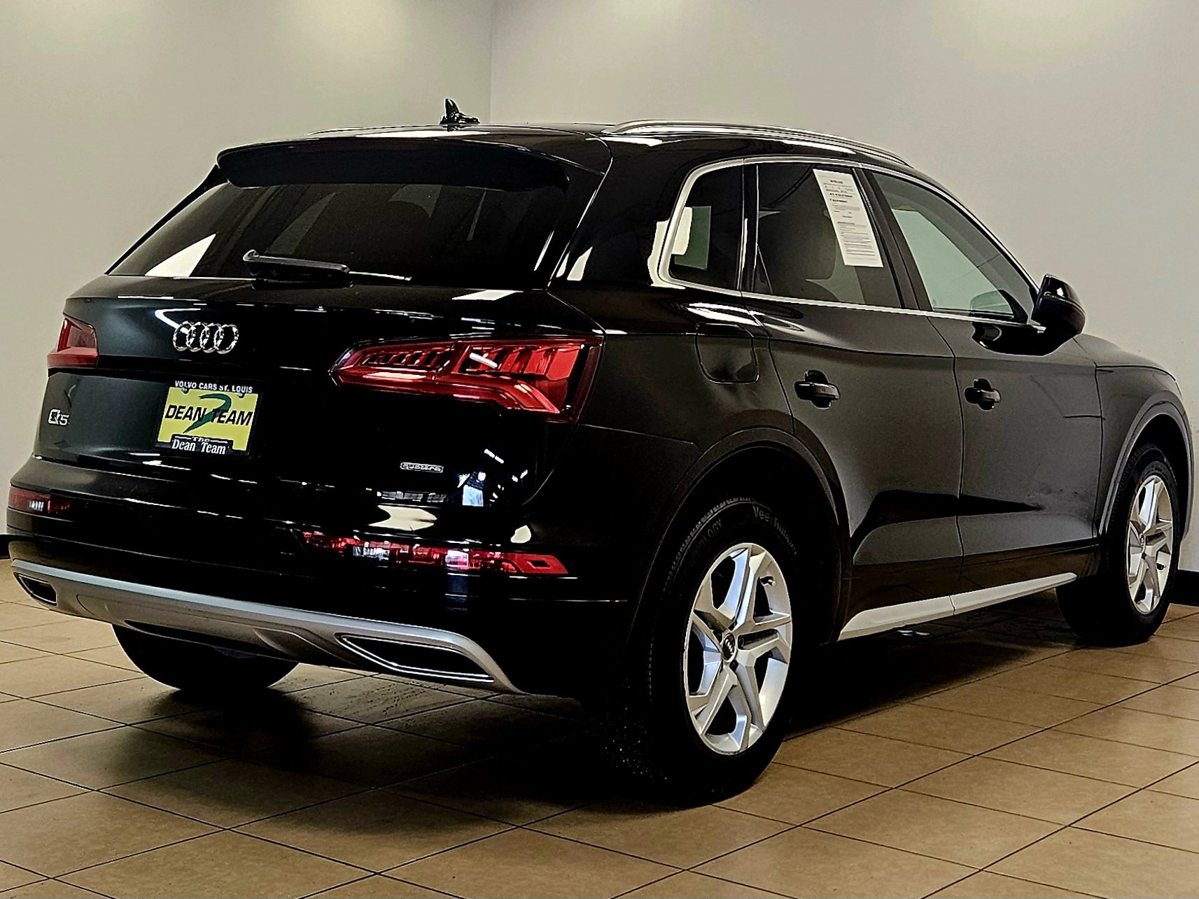 Used 2019 Audi Q5 2.0T Premium w/ Convenience Package AWD/4WD image 3