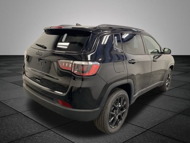 Used 2026 Jeep Compass Latitude image 6