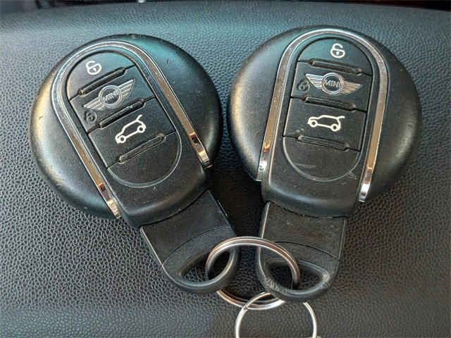 Used 2014 MINI Cooper 2-Door Hardtop image 32