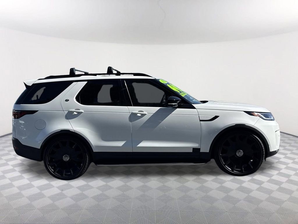 Used 2025 Land Rover Discovery S image 4