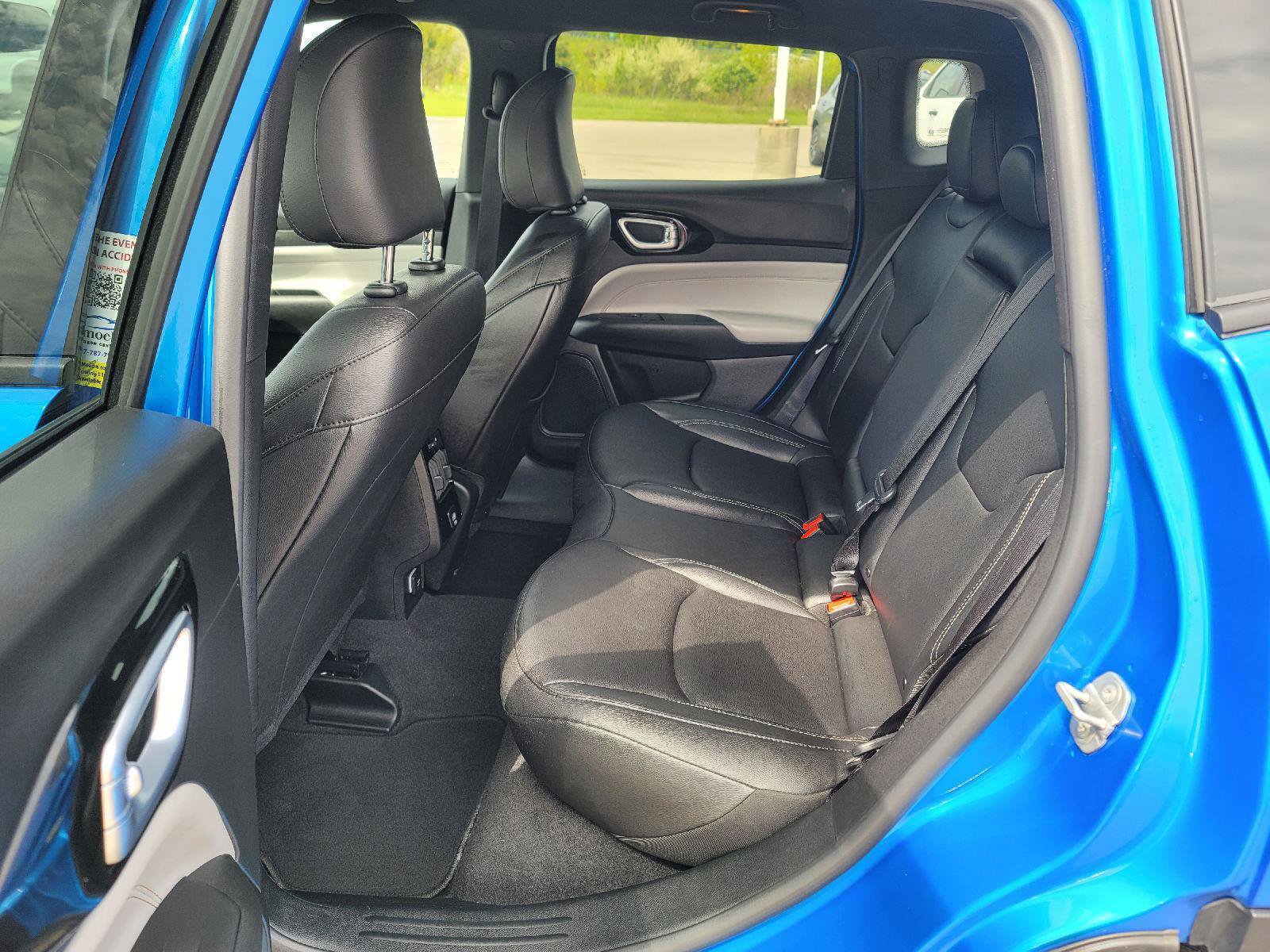 Used 2025 Jeep Compass Limited AWD/4WD image 12