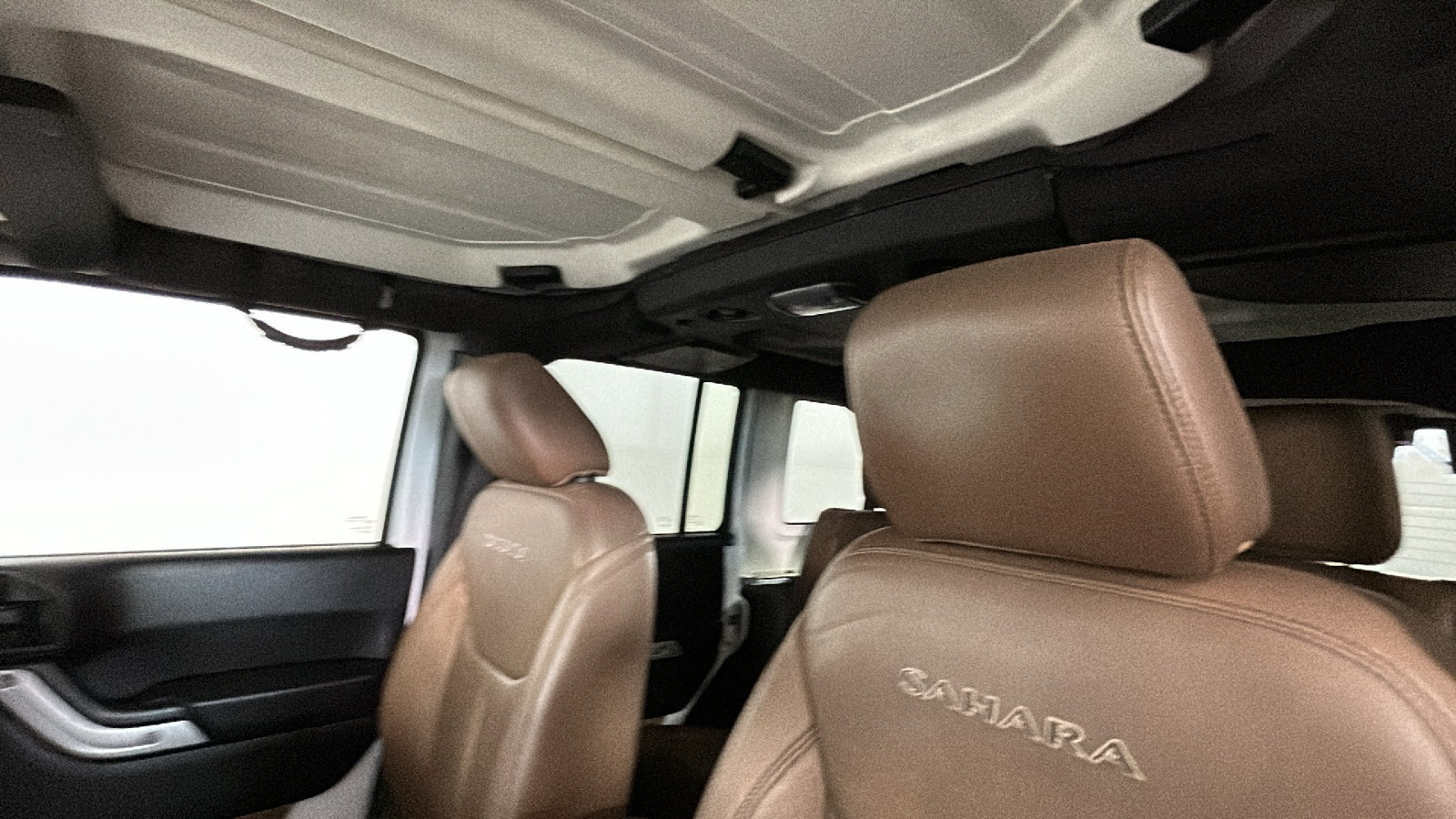 Used 2017 Jeep Wrangler Unlimited Sahara w/ Connectivity Group AWD/4WD image 16