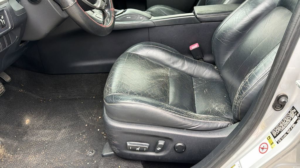 Used 2011 Lexus CT 200h Premium w/ Leather Pkg FWD image 7