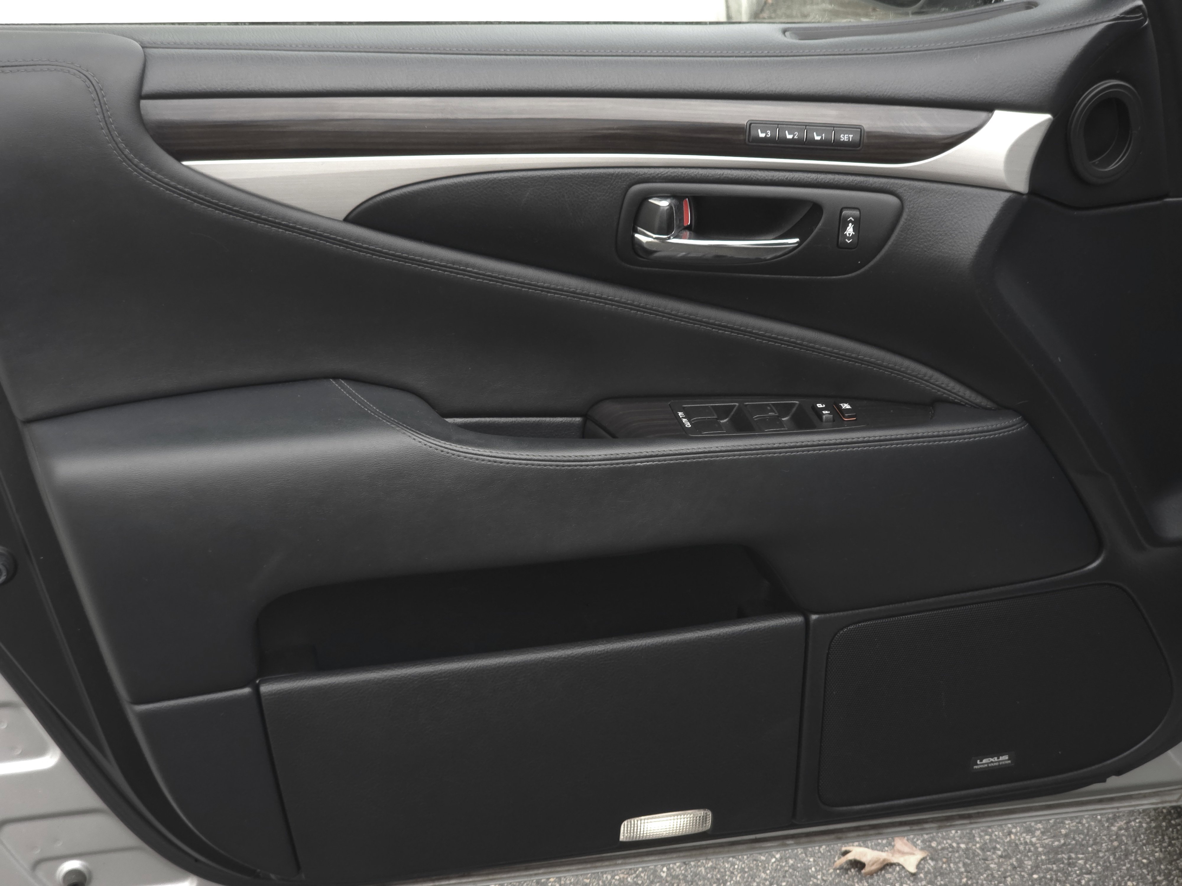 Used 2013 Lexus LS 460 AWD image 29