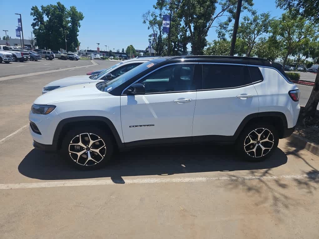 Used 2025 Jeep Compass Limited AWD/4WD image 5