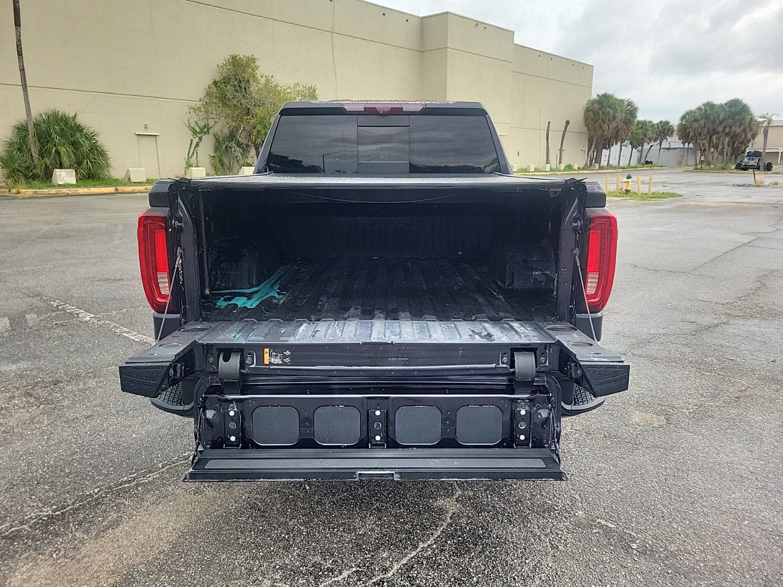 Used 2023 GMC Sierra 1500 Denali w/ Denali Reserve Package AWD/4WD image 8