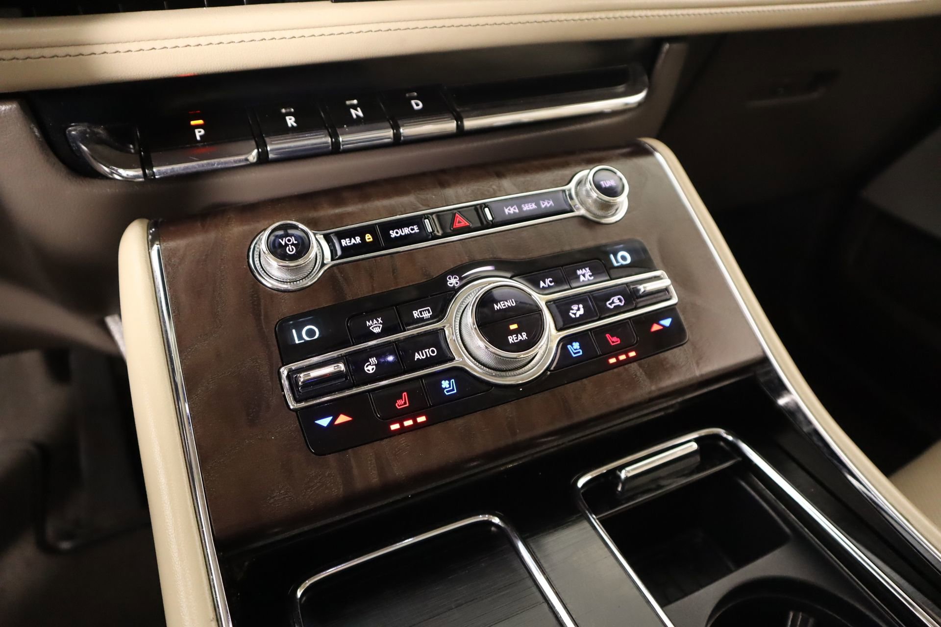 Used 2020 Lincoln Aviator Reserve w/ Equipment Group 202A image 8