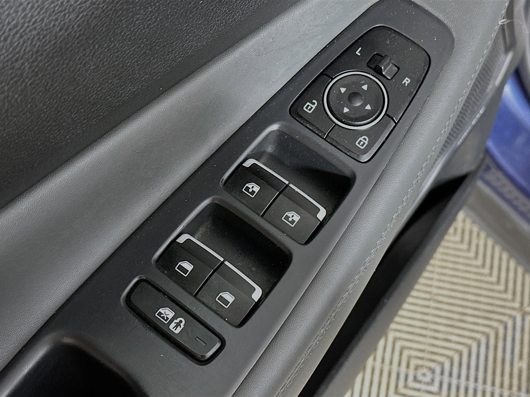 Used 2022 Hyundai Santa Fe SEL w/ Convenience + Premium Package image 17