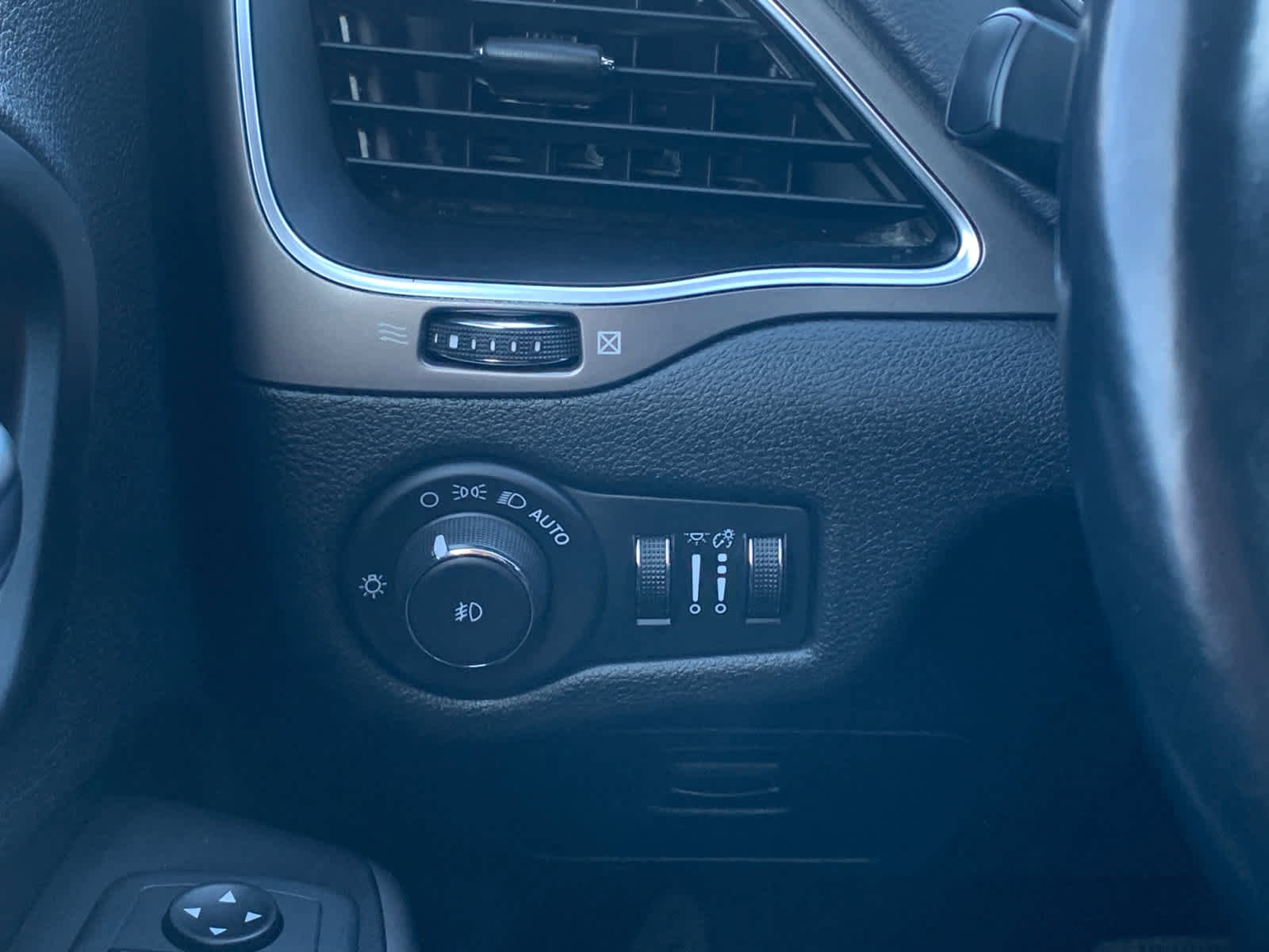 Used 2020 Jeep Cherokee Latitude Lux w/ Trailer Tow Group image 22