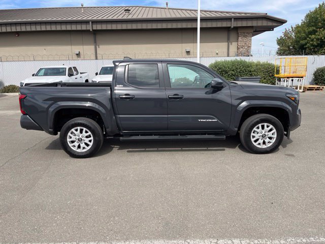 Used 2025 Toyota Tacoma SR5 AWD/4WD image 3