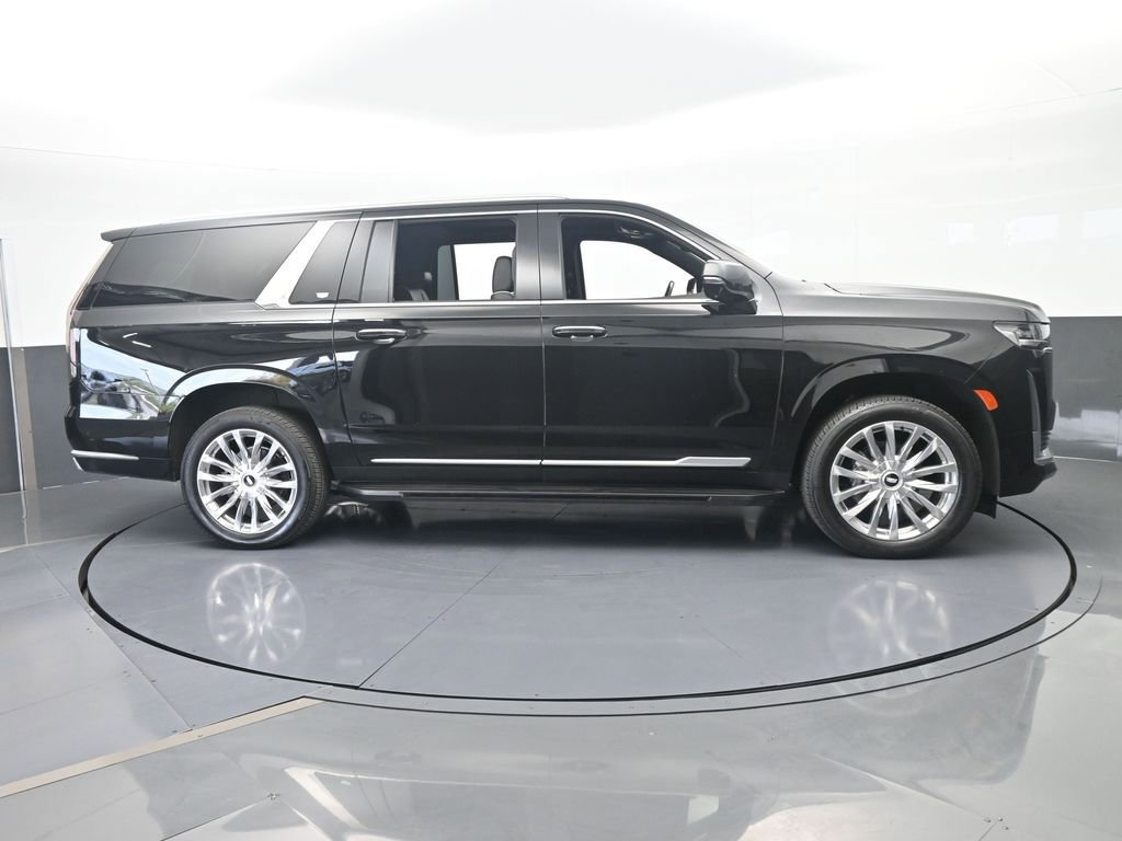 Used 2023 Cadillac Escalade ESV Premium Luxury image 3