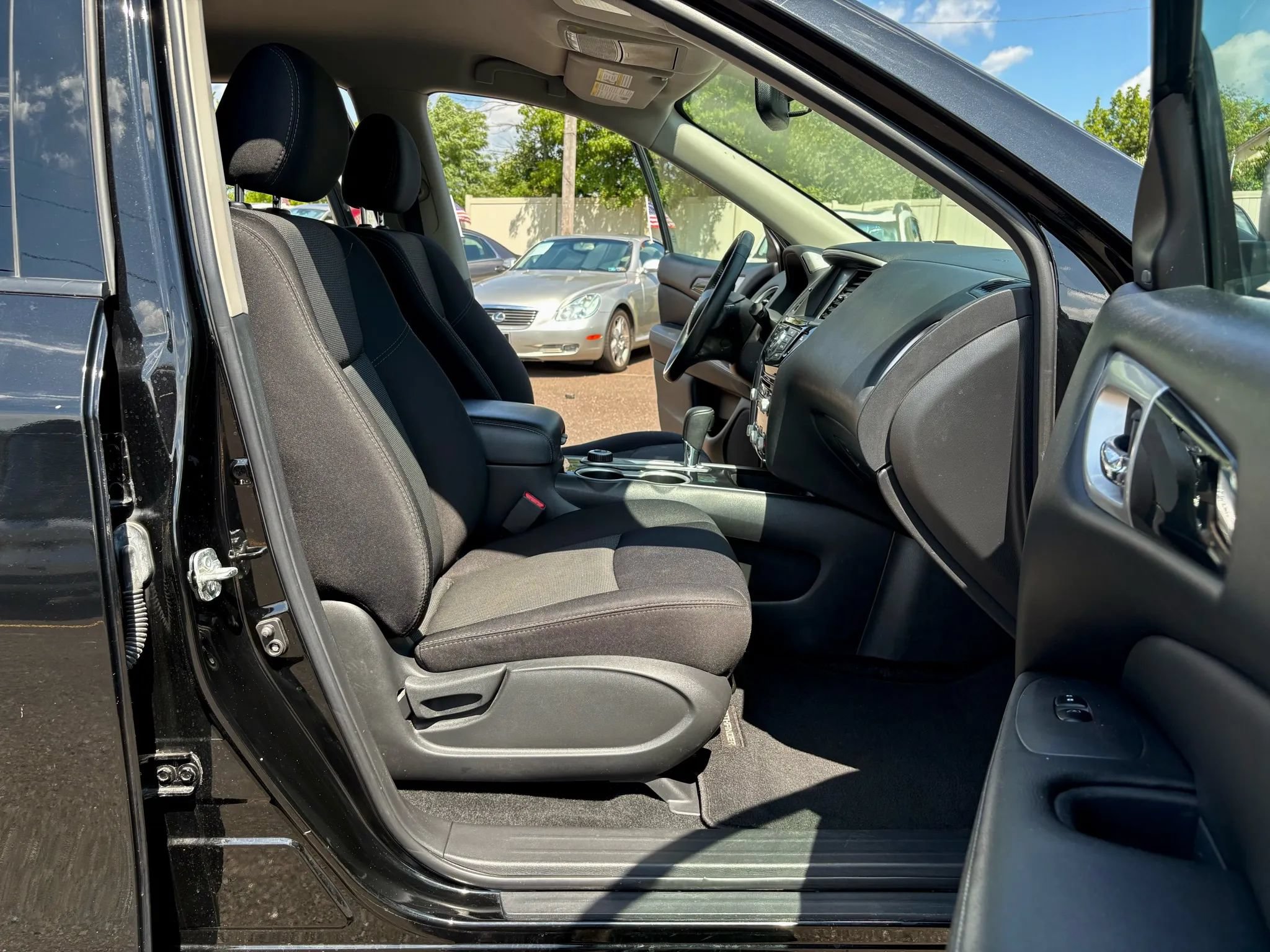 Used 2019 Nissan Pathfinder SV AWD/4WD image 30