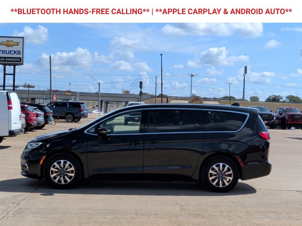 Used 2023 Chrysler Pacifica Touring-L FWD image 5