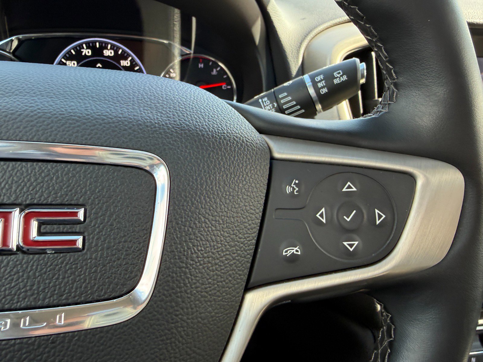 Used 2024 GMC Terrain Denali w/ Black Diamond Edition image 31