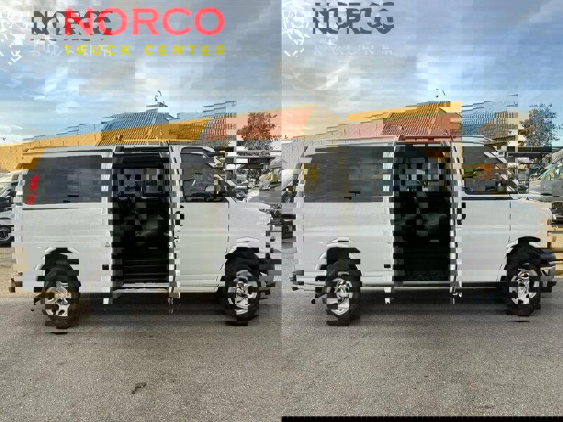 Used 2020 Chevrolet Express 3500 LT w/ LT Preferred Equipment Group RWD image 2