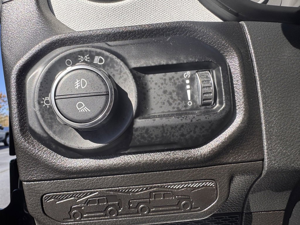 Used 2025 Jeep Gladiator Sport image 5