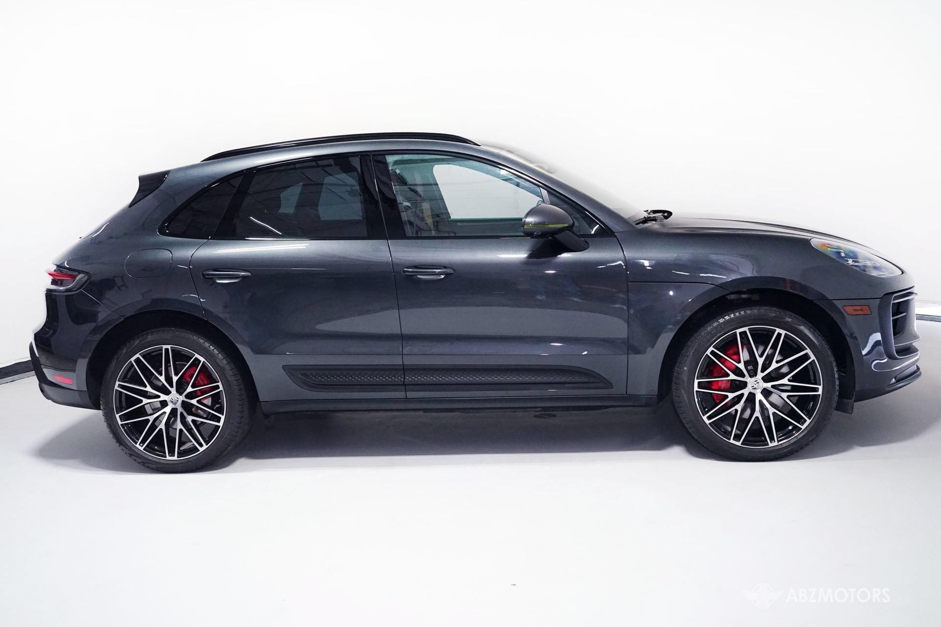 Used 2023 Porsche Macan S AWD/4WD image 3