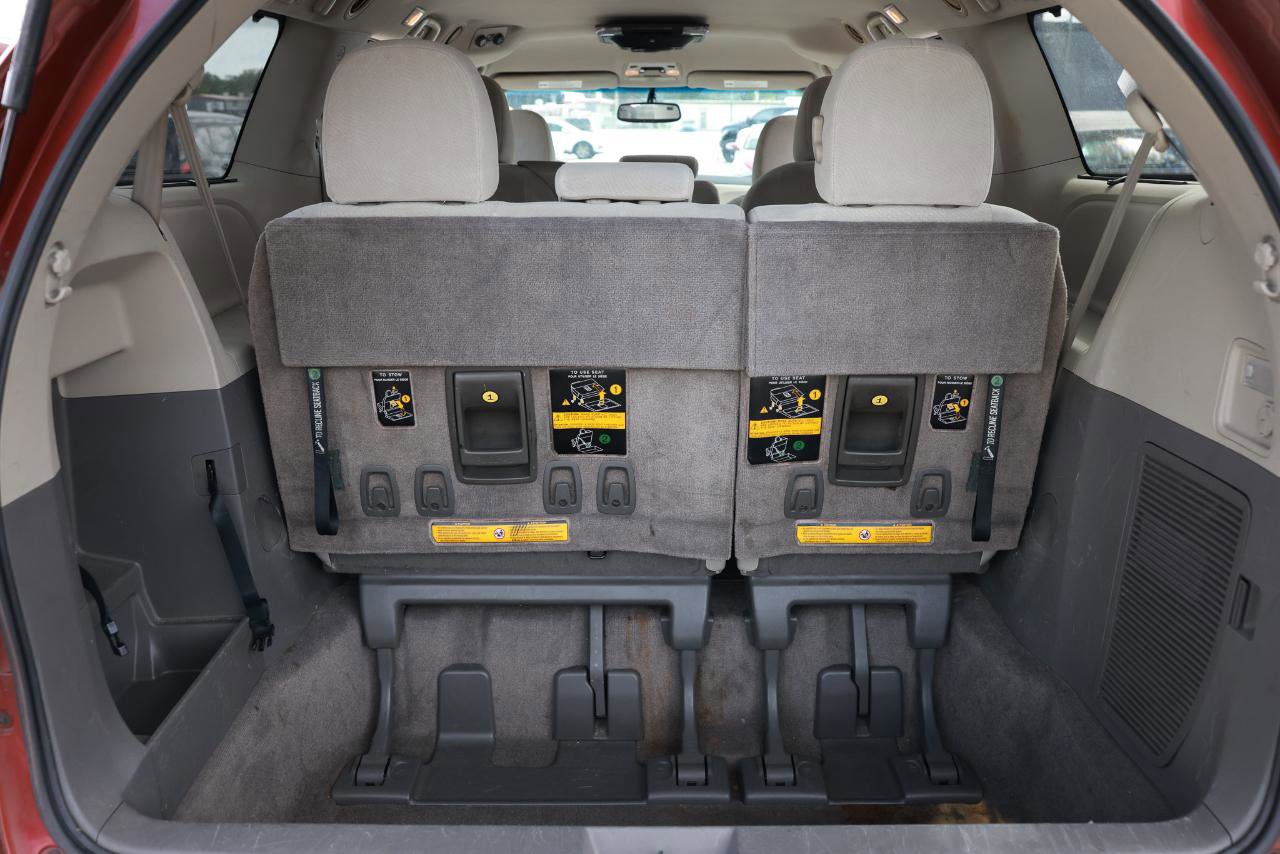 Used 2011 Toyota Sienna LE image 25