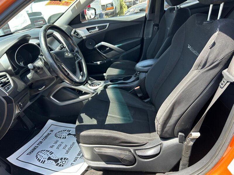 Used 2017 Hyundai Veloster FWD image 21