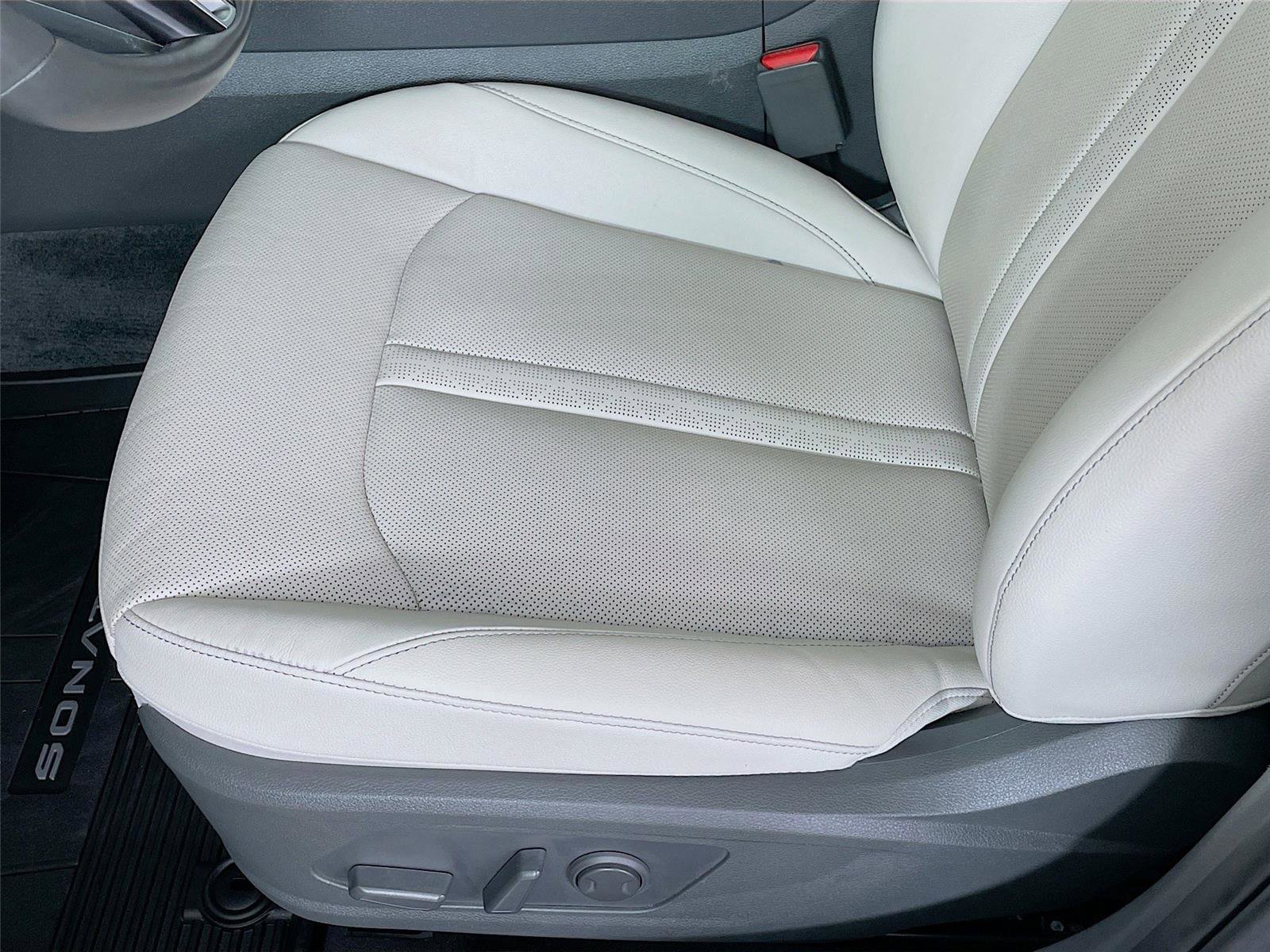 Used 2025 Hyundai Sonata Limited image 24