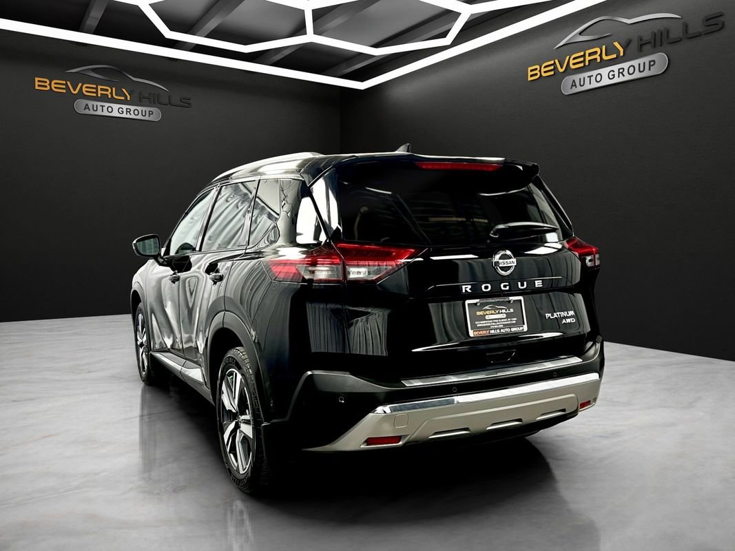 Used 2021 Nissan Rogue Platinum image 3