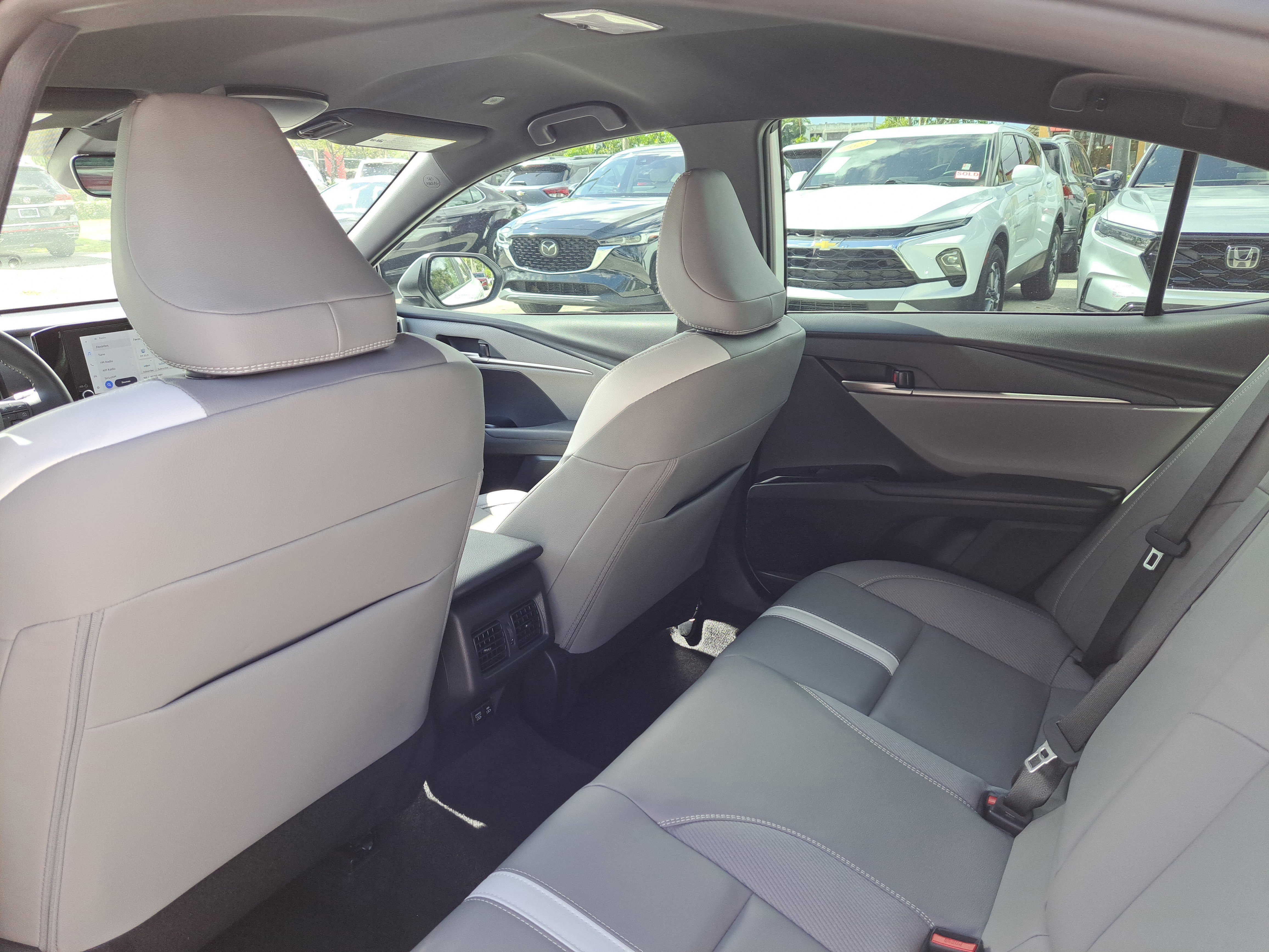 Used 2025 Toyota Camry SE image 6