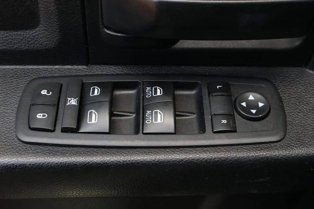 Used 2015 RAM 3500 Tradesman w/ Chrome Appearance Group AWD/4WD image 17