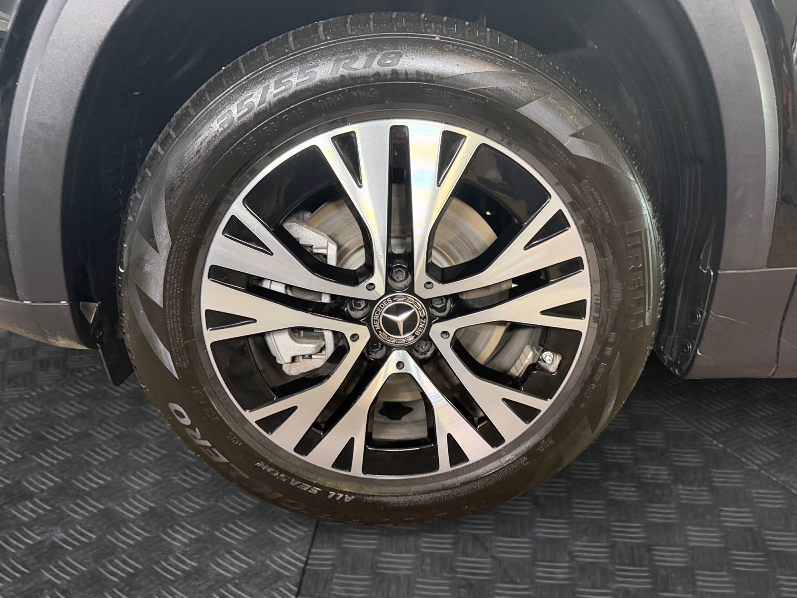 Used 2025 Mercedes-Benz GLB 250 image 9