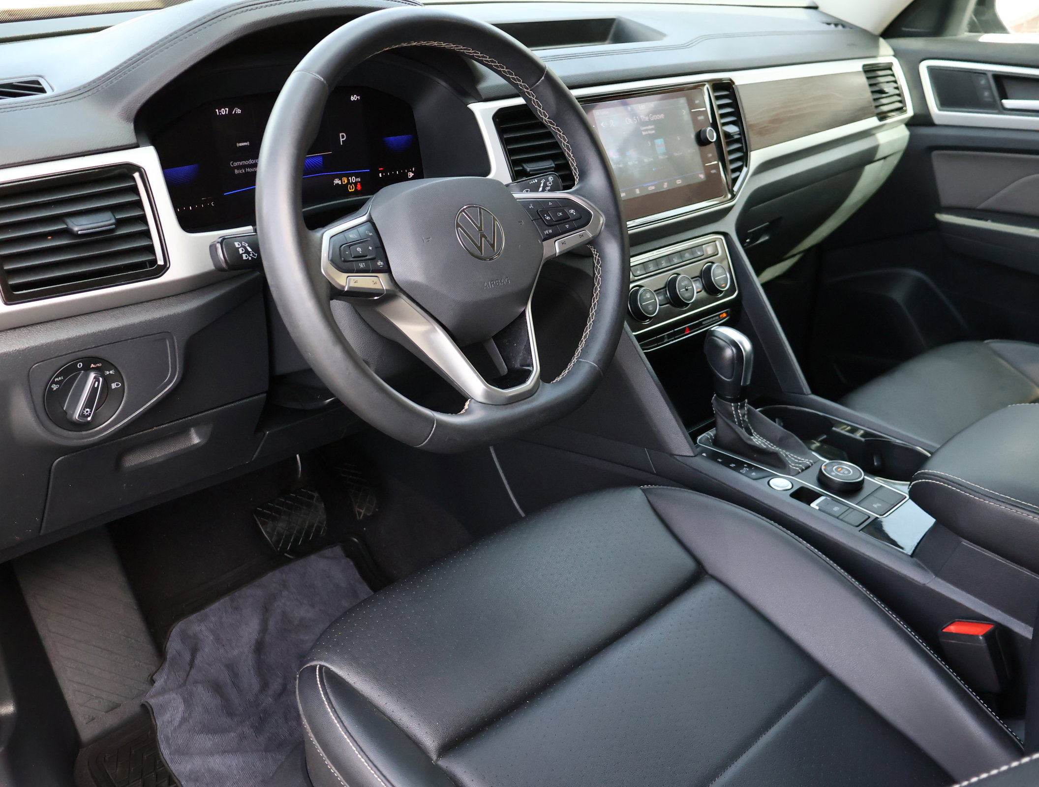 Used 2022 Volkswagen Atlas SE image 3