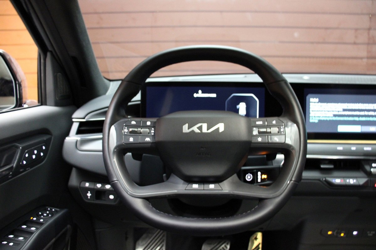 Used 2024 Kia EV9 GT-Line AWD/4WD image 32