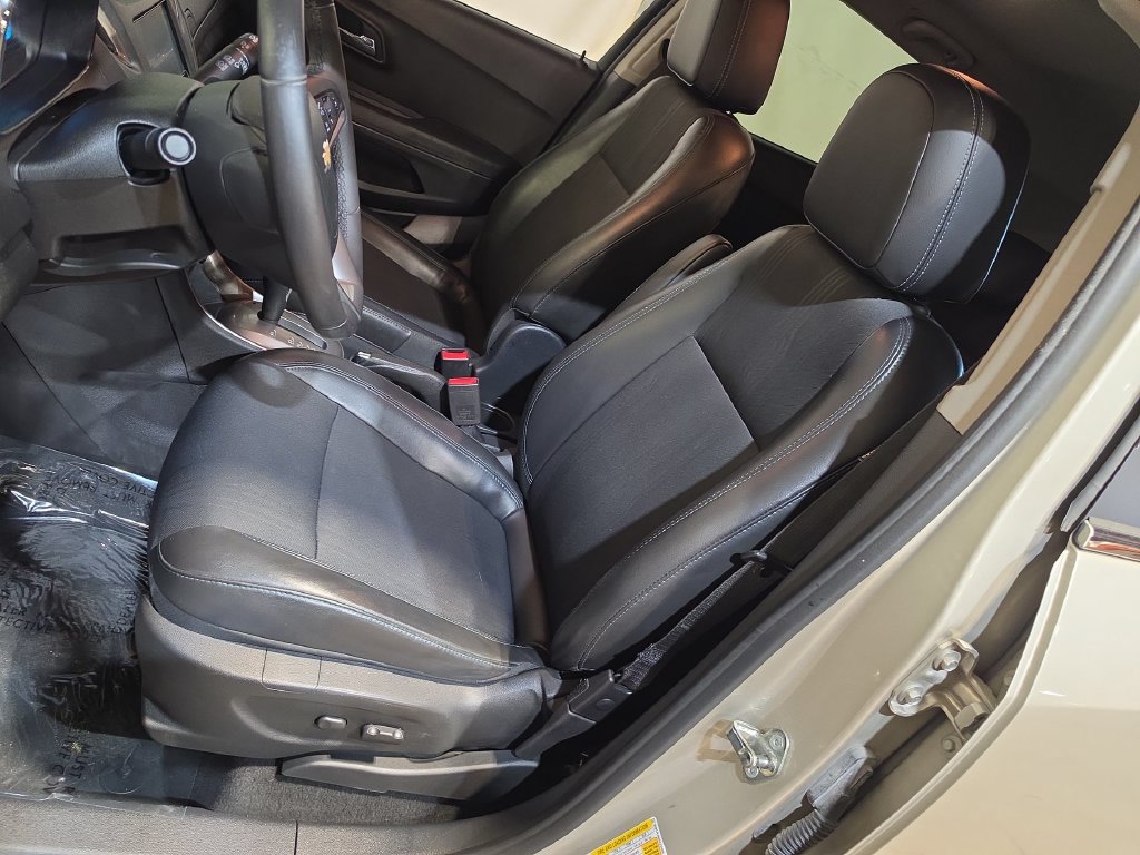 Used 2016 Chevrolet Trax LT w/ LT Convenience Package FWD image 13