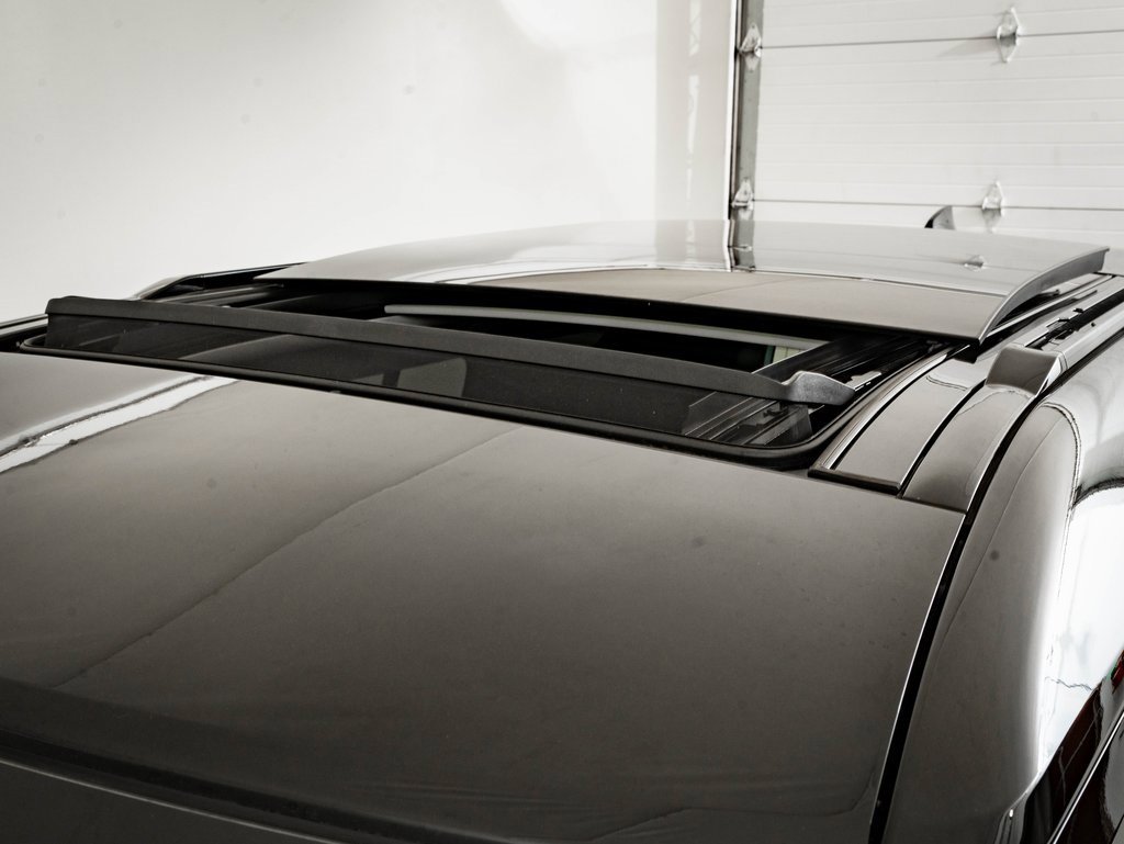 Used 2023 Land Rover Defender 110 X-Dynamic SE image 14