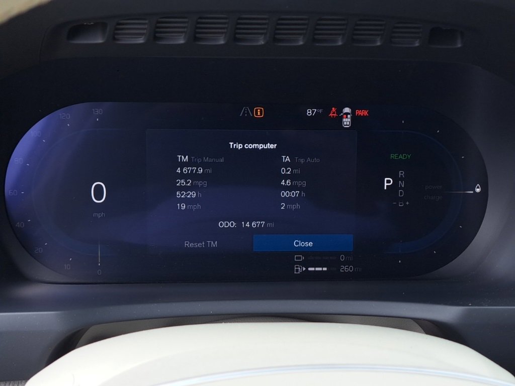 Used 2025 Volvo XC90 T8 Plus w/ Protection Package Premier image 18