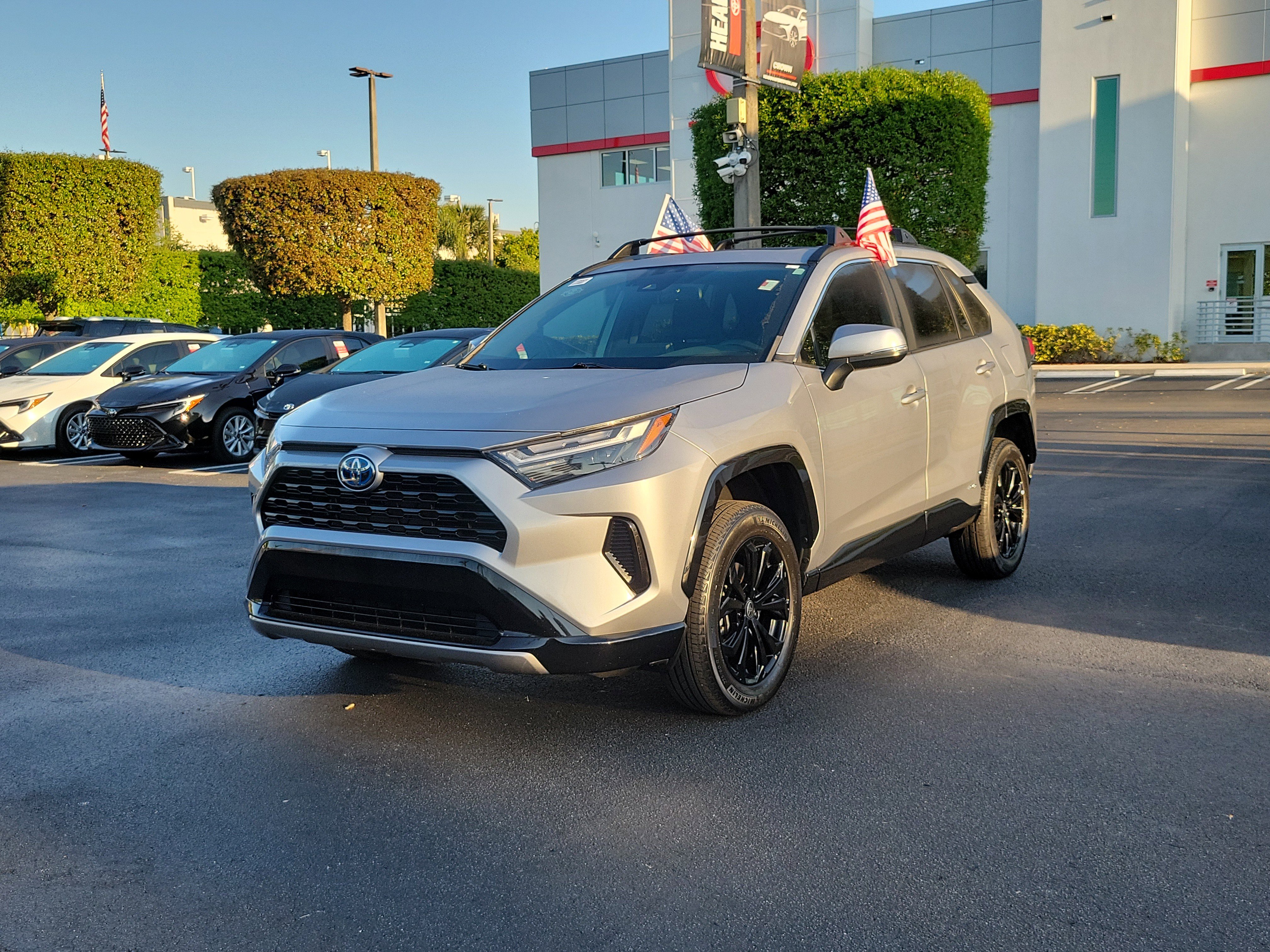 Used 2023 Toyota RAV4 SE w/ Convenience Package image 5