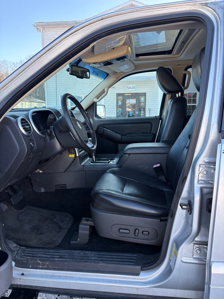 Used 2010 Mercury Mountaineer Premier image 9