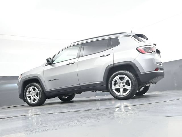 Used 2023 Jeep Compass Latitude w/ Sun and Sound Group AWD/4WD image 34