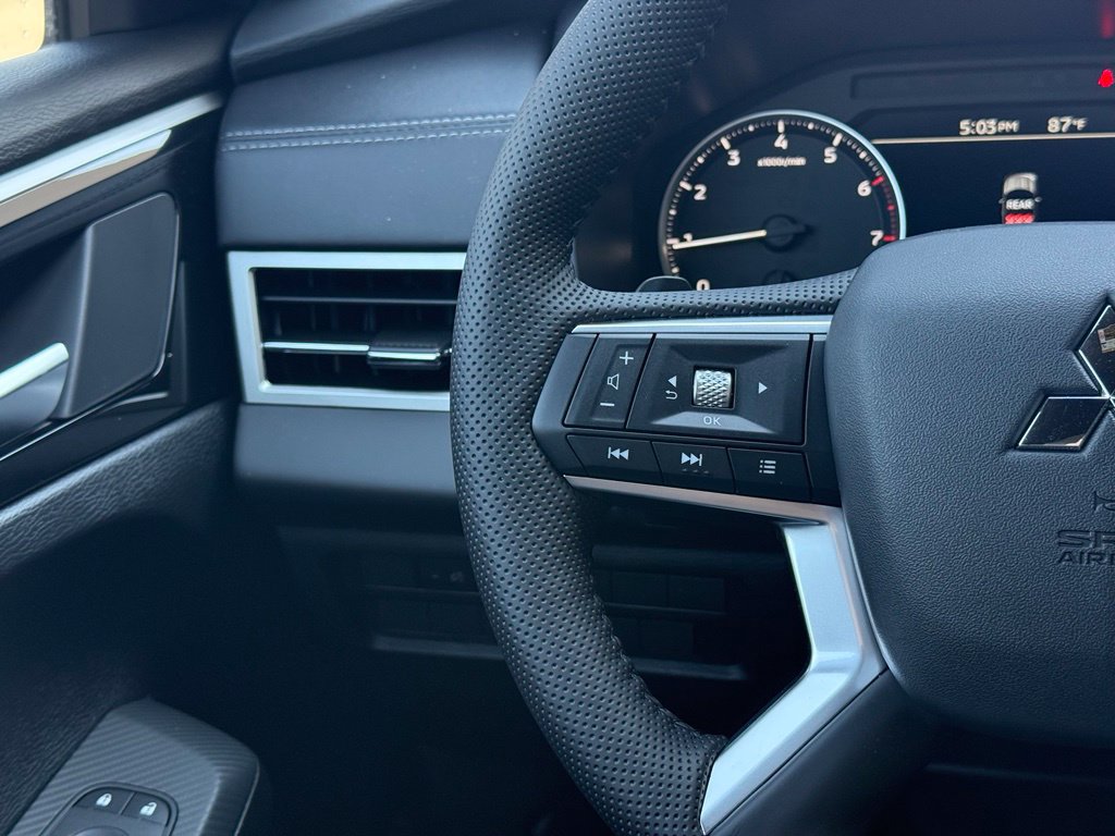 New 2026 Mitsubishi Outlander LE AWD/4WD image 12