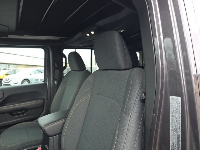 Used 2025 Jeep Wrangler Unlimited Sahara w/ Safety Group AWD/4WD image 18