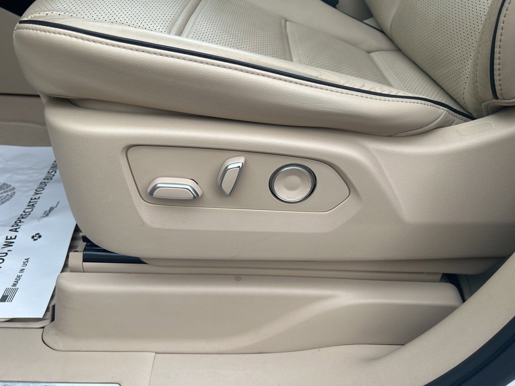 Used 2021 Cadillac Escalade Premium Luxury w/ Performance Package image 25