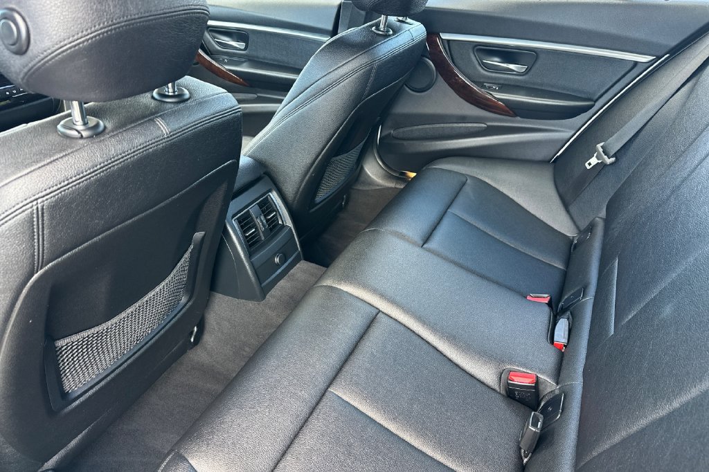 Used 2017 BMW 330e RWD image 13