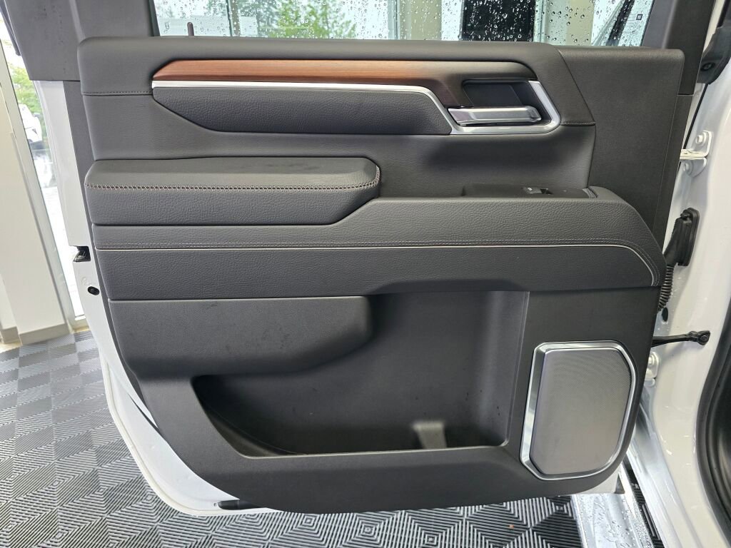 Used 2025 GMC Sierra 3500 Denali w/ Denali Reserve Package image 39
