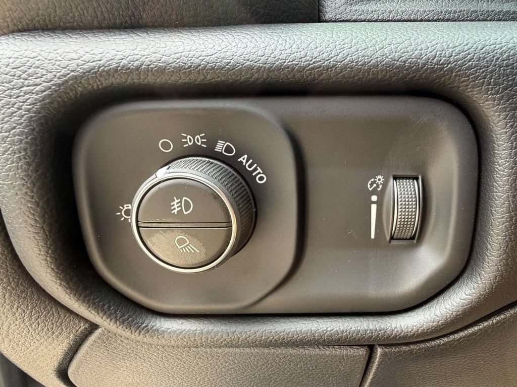 New 2026 RAM 2500 Big Horn AWD/4WD image 25
