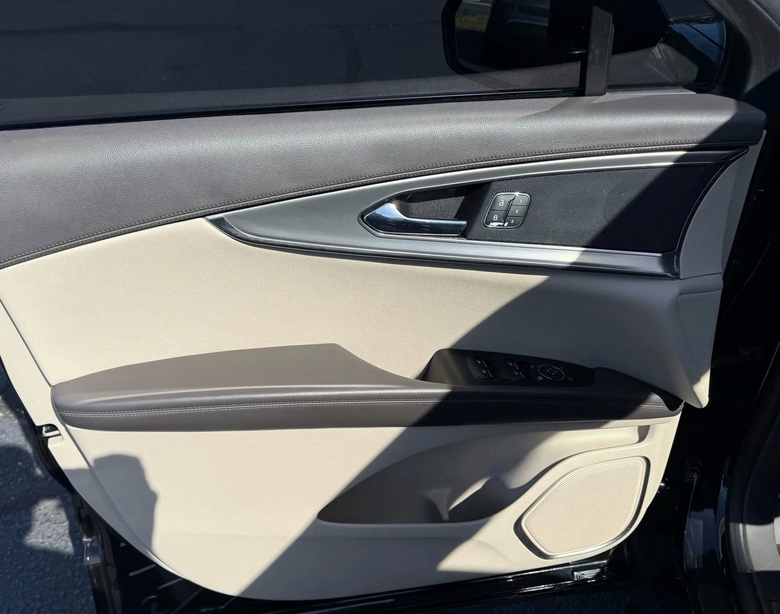 Used 2019 Lincoln Nautilus Select image 11