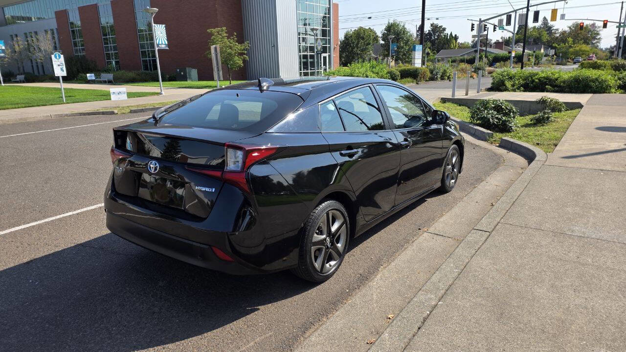 Used 2021 Toyota Prius XLE image 5