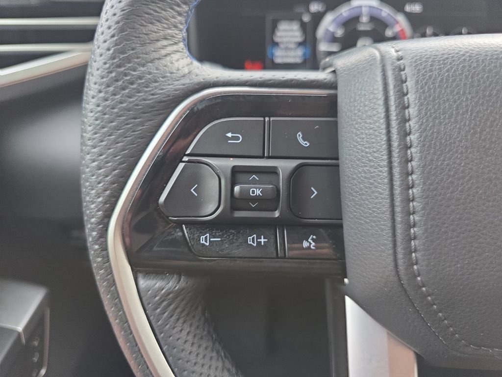 Used 2025 Toyota Sequoia Platinum AWD/4WD image 25