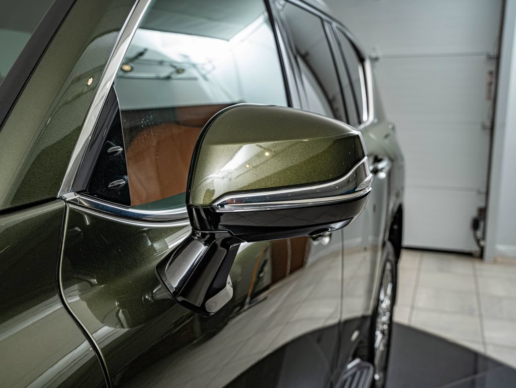 Used 2025 Lexus LX 700h Ultra Luxury AWD/4WD image 9