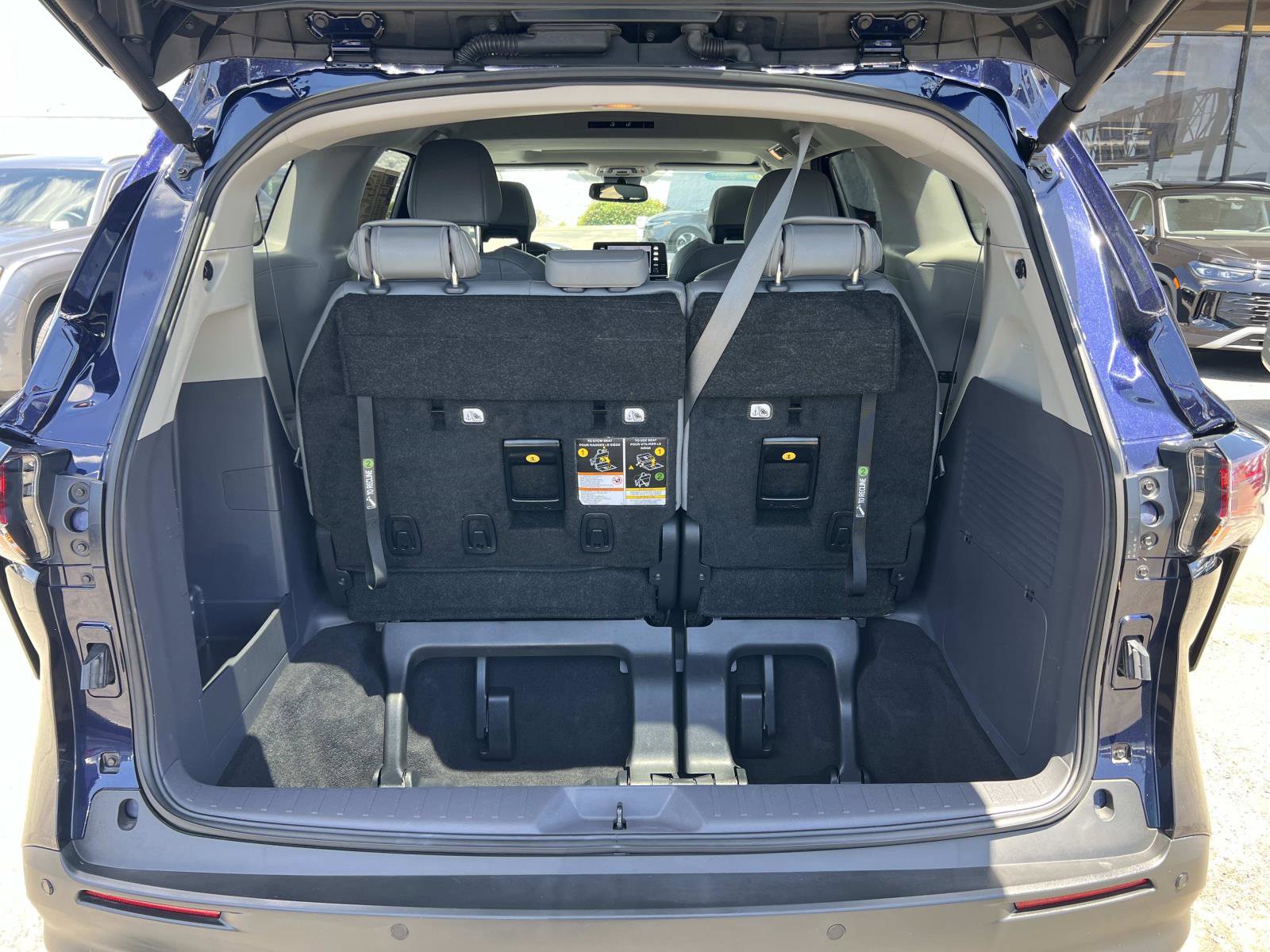 Used 2023 Toyota Sienna XLE FWD image 22