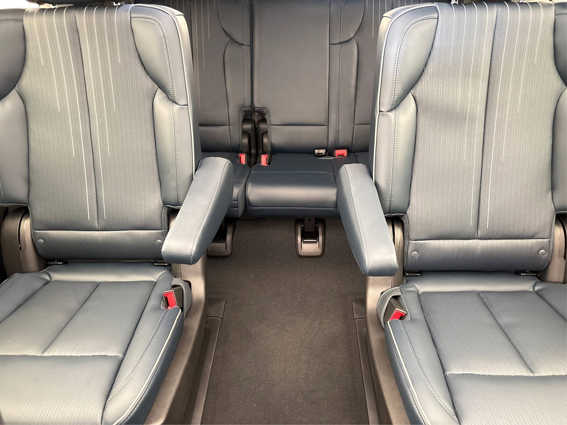 New 2025 Cadillac Escalade IQ Luxury 2 w/ LPO, Radiant Package image 17